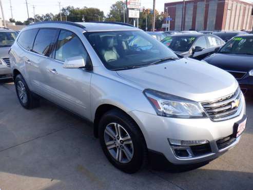 2015 Chevrolet Traverse LT !! One Owner !! Silver for sale in Des Moines, IA