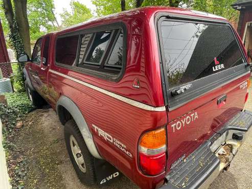 2002 Toyota Tacoma x-tra cab v-6 4WD manual transmission - cars & for sale in Buffalo, NY