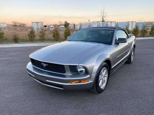 2008 Ford Mustang - cars & trucks - by dealer - vehicle automotive... for sale in Lake Bluff, IL
