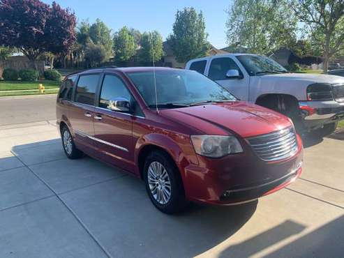 2013 Chrysler Town and Country for sale in Ivanhoe, CA
