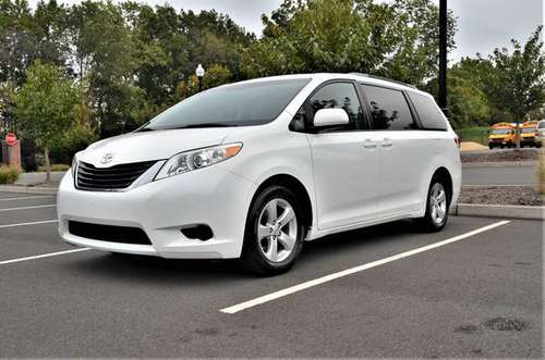 2013 Toyota Sienna---CLEAN CARFAX/ 1OWNER--116 k miles for sale in Hillside, NY