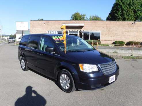 09 Chrysler Town & Country LX V6 Auto Loaded 90K Clean Carfax! for sale in ENDICOTT, NY