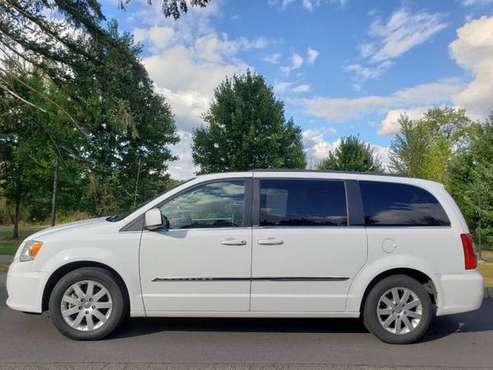 2014 CHRYSLER TOWN AND COUNTRY TOURING sienna odyseey quest mini-van... for sale in Milwaukie, OR