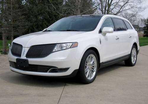 2016 Lincoln MKT AWD - cars & trucks - by dealer - vehicle... for sale in Bloomington, IL