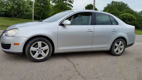 09 VW JETTA GLS - AUTO, LEATHER, PWR ROOF, LOADED, REAL NICE & CLEAN! for sale in Miamisburg, OH