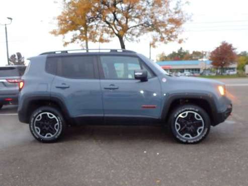 2015 Jeep Renegade Trailhawk 4WD - cars & trucks - by dealer -... for sale in Waterford, MI