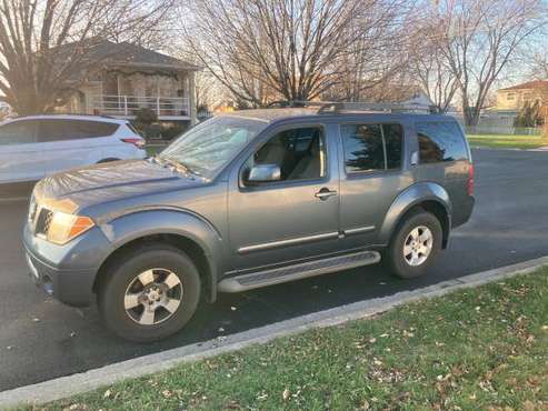 2008 NISSAN PATHFINDER 3rd ROW SEATS DRIVES LIKE NEW - cars & trucks... for sale in Chicago, IL