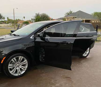 CHRYSLER 200. 2015 - cars & trucks - by owner - vehicle automotive... for sale in Alamo, TX
