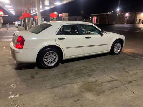 Chrysler 300 - cars & trucks - by dealer - vehicle automotive sale for sale in Chicago, IL