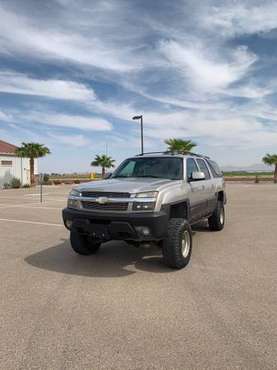 2004 Chevrolet Avalanche 2500 4x4 - cars & trucks - by owner -... for sale in Yuma, AZ
