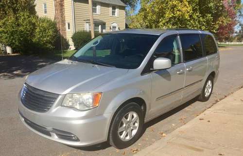 2012 CHRYSLER TOWN AND COUNTRY SUBURBAN for sale in utica, NY