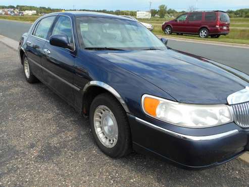 2001 Lincoln Town Car - cars & trucks - by dealer - vehicle... for sale in Zimmerman, MN