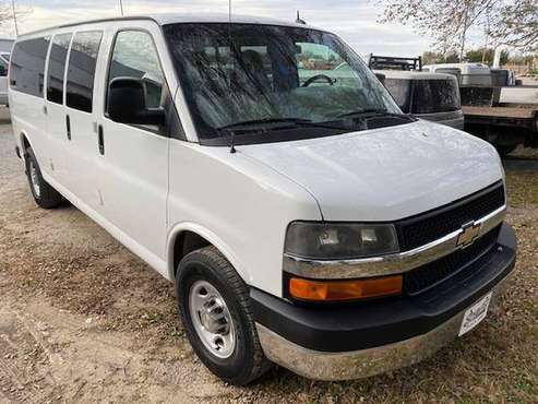 *****2014 Chevy Express LT Extended/15 Passenger Van/V8 6.0L engine/... for sale in Augusta, KS