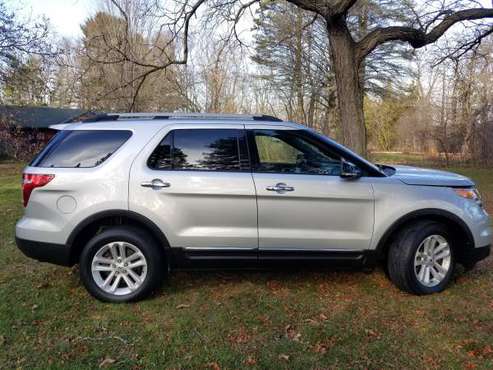 2012 Ford Explorer XLT 3rd row SYNC Heated Leather NO rust LOOK! -... for sale in Kenosha, WI
