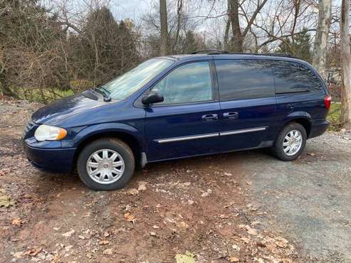 2006 Chrysler Town & Country Touring - cars & trucks - by owner -... for sale in Dover, PA
