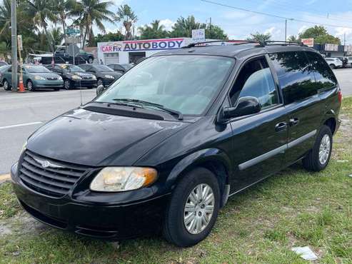 2007 Chrysler Town and Country - - by dealer - vehicle for sale in Hollywood, FL