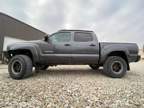 Tacoma 4x4 6 speed double cab - cars & trucks - by owner - vehicle... for sale in Fairfield, IA