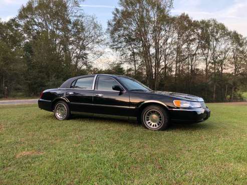 1998 Lincoln town car 21000 miles mint condition - cars & trucks -... for sale in Baton Rouge , LA