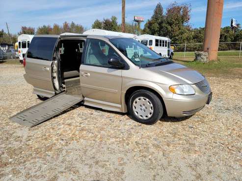 CHRYSLER TOWN AND COUNTRY WHEELCHAIR VAN LOW MILES FREE SHIP... for sale in Jonesboro, MS