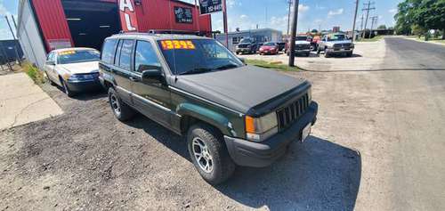 1996 Jeep Grand Cherokee - cars & trucks - by dealer - vehicle... for sale in Champaign, IL