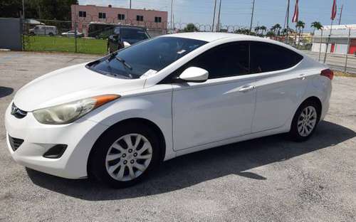 HYNDAI ELANTRA AÑO 2011 - cars & trucks - by owner - vehicle... for sale in Miami, FL