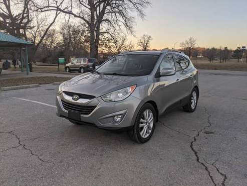 2011 HYUNDAI TUCSON GLS - - by dealer - vehicle for sale in Merriam, MO