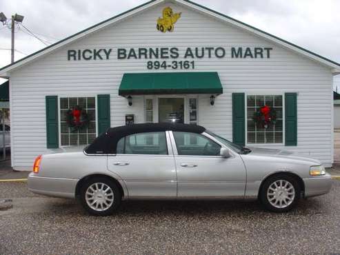 2006 LINCOLN TOWN CAR SIGNATURE, Silver - cars & trucks - by dealer... for sale in Benson, NC