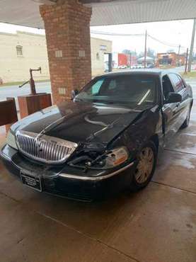 2010 LINCOLN TOWN CAR LIMOUINE SEDAN - RUNS AND DRIVES - cars & for sale in Mansfield, GA