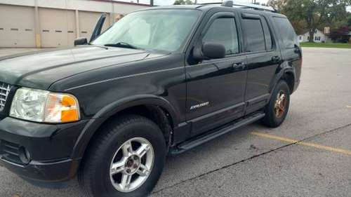 Clean 05 Ford Explorer 4wd 3rd row for sale in Monroe, MI