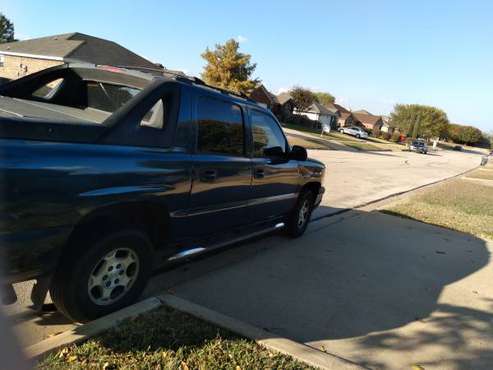 2005 Chevy Avalanche 5.3 V-8 power options $1500 below retail - cars... for sale in Killeen, TX