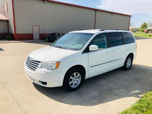 2010 Chrysler Town and country Minivan - 160xxx miles - cars & for sale in Charleston, IN