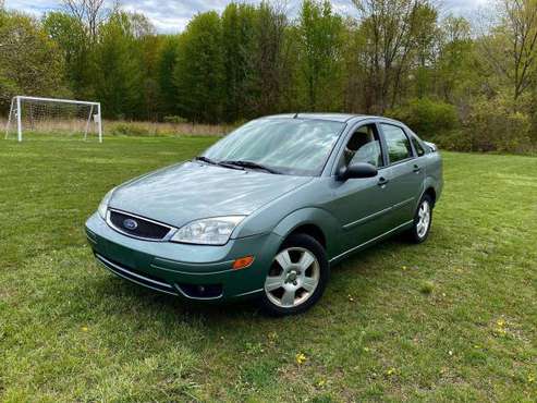 2006 Ford Focus SES Sedan 69k Miles Only CleanTitle LikeNew CarFax for sale in Rochester, MI