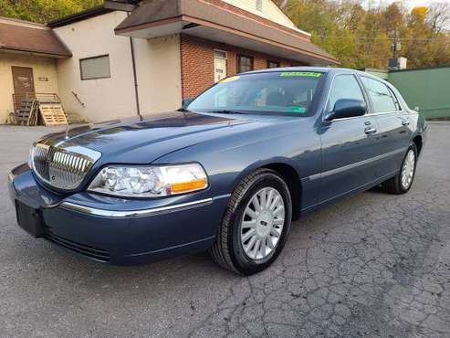 2005 Lincoln Town Car Signature Limited WARRANTY AVAILABLE - cars &... for sale in HARRISBURG, PA