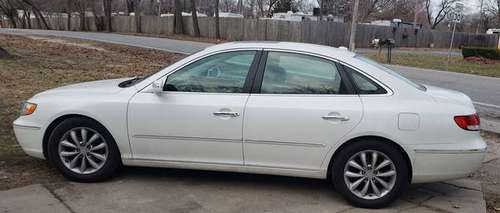 2008 Hyundai Azera - Paying for wedding - cars & trucks - by owner -... for sale in Kansas City, MO