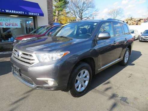 2013 Toyota Highlander Plus AWD 4dr SUV Wagon - cars & trucks - by... for sale in Freeport, NY
