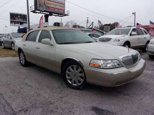 2005 LINCOLN TOWN CAR SIGNATURE LIMITED 100K LOW MILES - cars & for sale in Holiday, FL