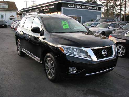 2014 Nissan Pathfinder Sv - cars & trucks - by dealer - vehicle... for sale in milwaukee, WI