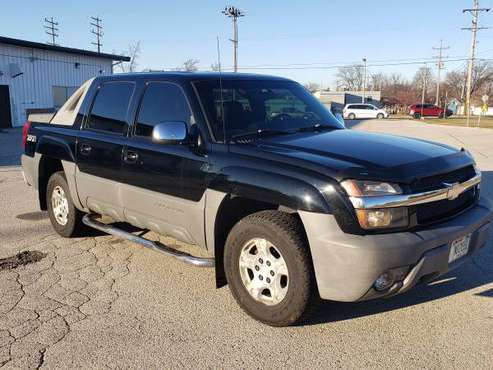 2002 Chevy Avalanche Z71 4x4 - cars & trucks - by owner - vehicle... for sale in West Bend, WI