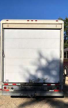 24ft BOX TRUCK - cars & trucks - by owner - vehicle automotive sale for sale in San Marcos, TX