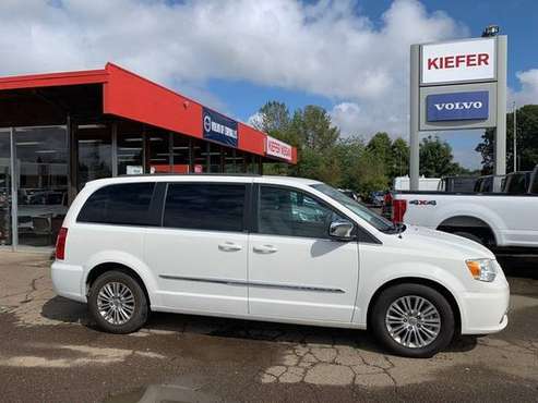 2013 Chrysler Town & Country 4dr Wgn Touring-L Minivan, Passenger for sale in Corvallis, OR