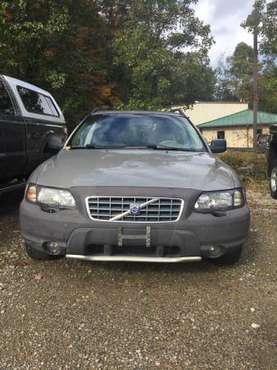 2002 Volvo v70 xc salvage for parts for sale in Pittsburgh, PA