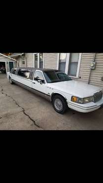 94 Lincoln Town Car"Executive Series" Limosene - cars & trucks - by... for sale in Monroe, IA
