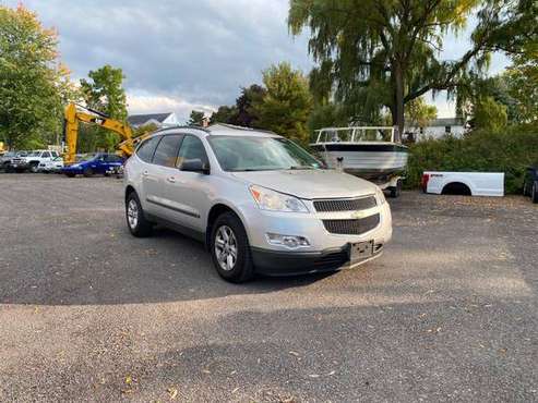 2010 Chevrolet Traverse 1LT FWD - cars & trucks - by dealer -... for sale in Ontario, NY