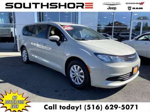 2017 Chrysler Pacifica Touring Minivan - cars & trucks - by dealer -... for sale in Inwood, NY