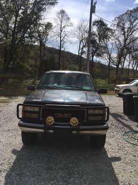 99 GMC Suburban 4WD for sale in Mountain View, AR