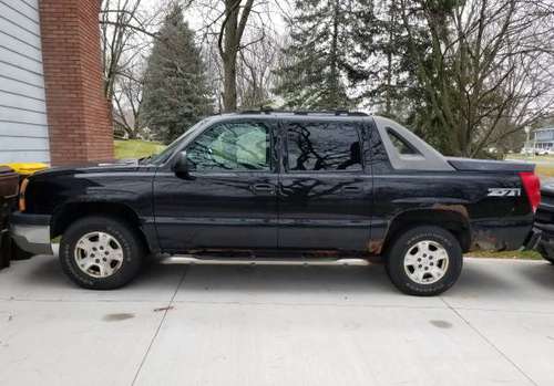 2004 Chevy Avalanche 1500 4WD - cars & trucks - by owner - vehicle... for sale in Lansing, MI