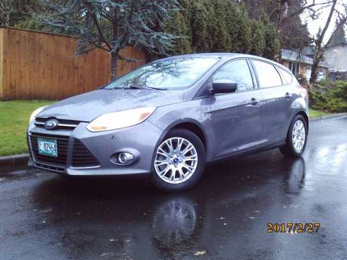 2012 Ford Focus 5dr HB SE with Rear window defroster - cars & trucks... for sale in Vancouver, OR