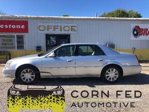 2009 CADILLAC DTS+LEATHER+SERVICED+WARRANTY+FINANCING+FREE CARFAX for sale in CENTER POINT, IA