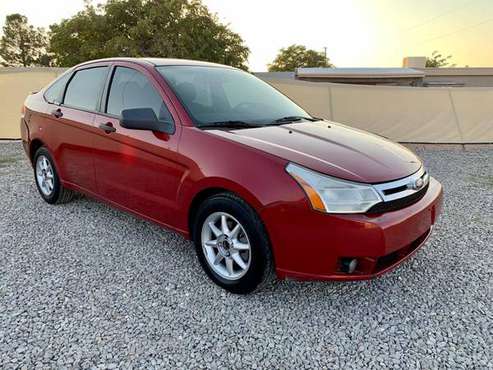 2010 Ford Focus SE❗️❗️Clean title/Carfax❗️❗️ - cars & trucks - by... for sale in El Paso, TX