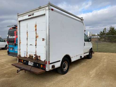 Box Truck 1999 Chevy - cars & trucks - by owner - vehicle automotive... for sale in Durand, WI